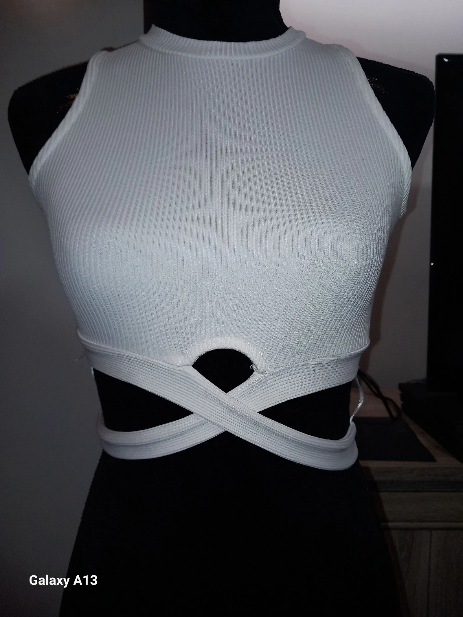 White ribbed crop top tied at the waist – Bershka (Size XS) – photo 2